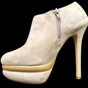 Kelsi Dagger Heels Size 6 Platform Booties Suede Gray